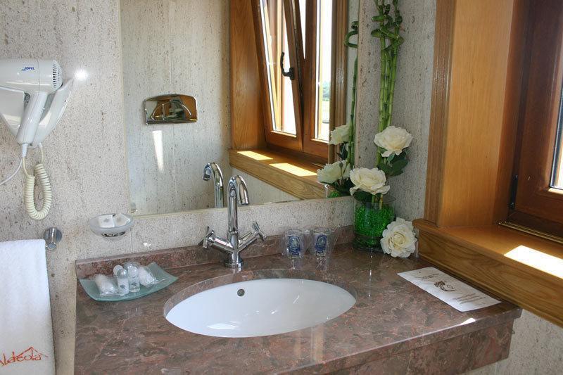 Complejo Aldeola Bed & Breakfast Malpica Eksteriør bilde